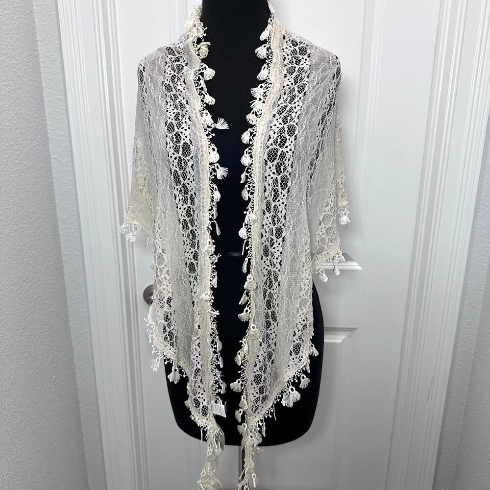 NEW WORLD MARKET CREAM LACE TRIANGLE WRAP SHAWL FRINGE SCARF HIPPIE FESTIVAL